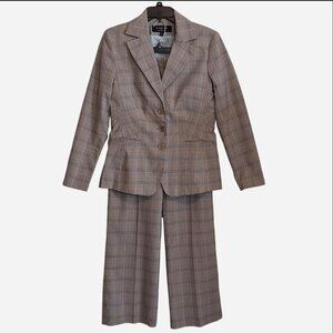 Signature, Larry Levine women's 2-piece pant suit, brown plaid Size 10
